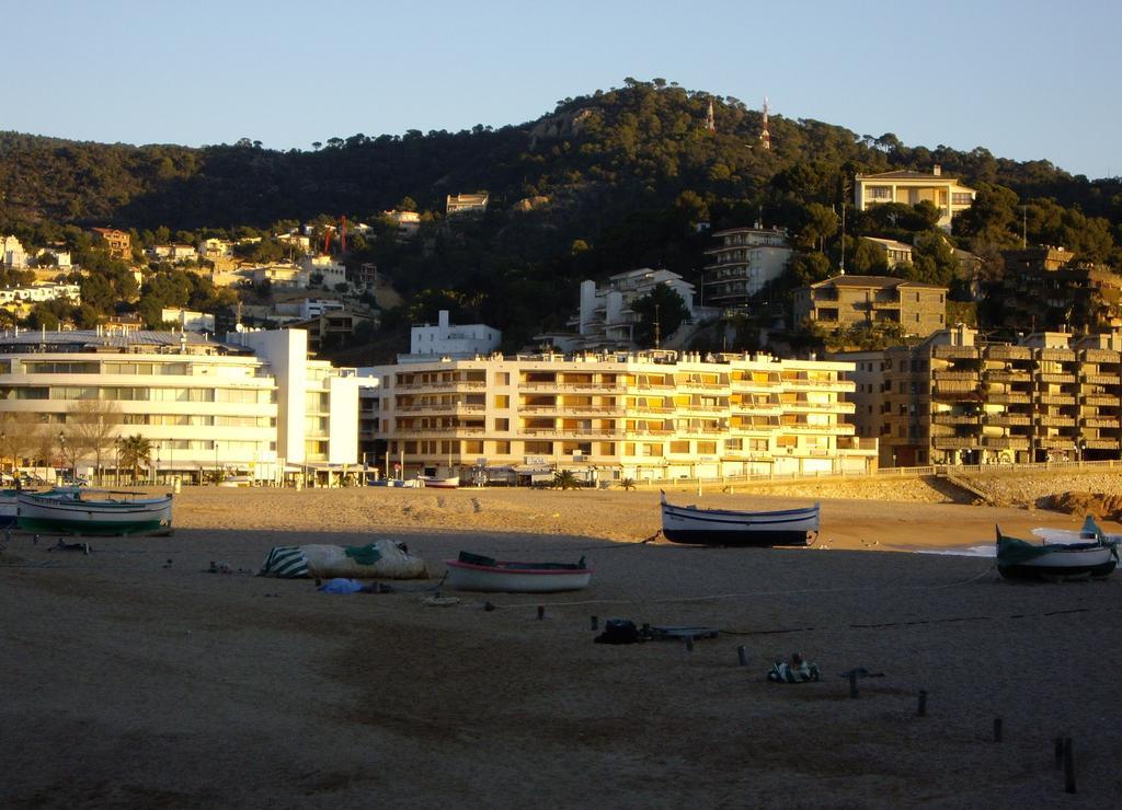 Edificio Tropicana Tossa de Mar Esterno foto